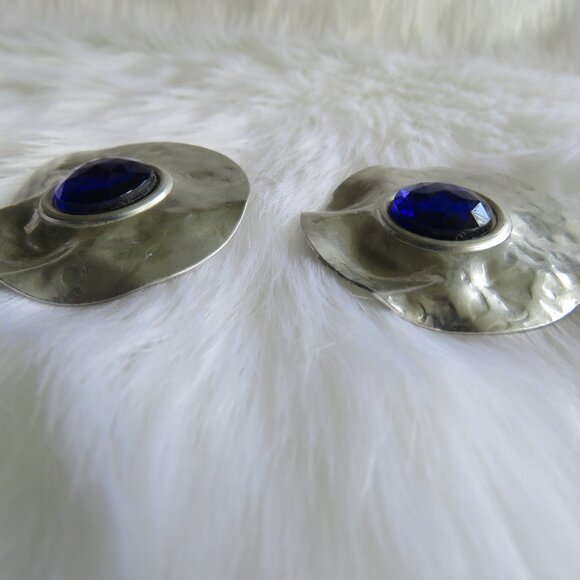 Vintage Blue and Silver Hammered Earrings - Picture 3 of 4